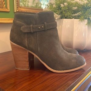 Women’s Sole Society suede boots in army green (size 10)